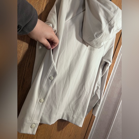 Athleta Glacier Handkerchief Abalone Gray Poncho Hoodie - Picture 7 of 7